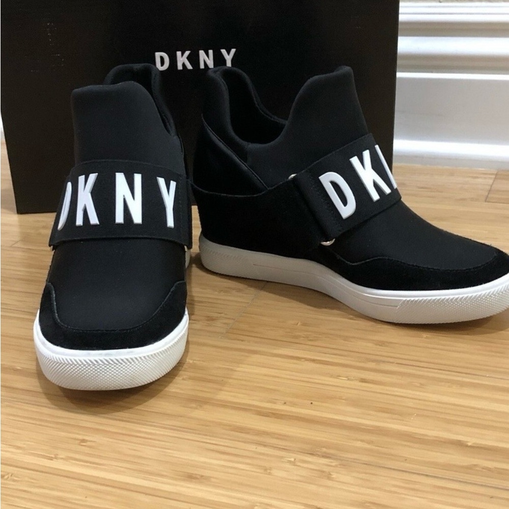 DKNY Cosmos wedge sneaker Size 11 
GUC